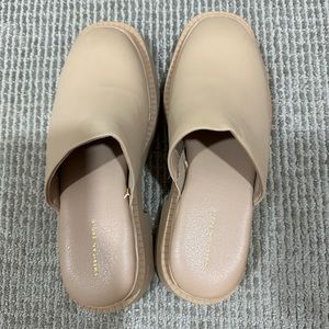 American Eagle Clogs